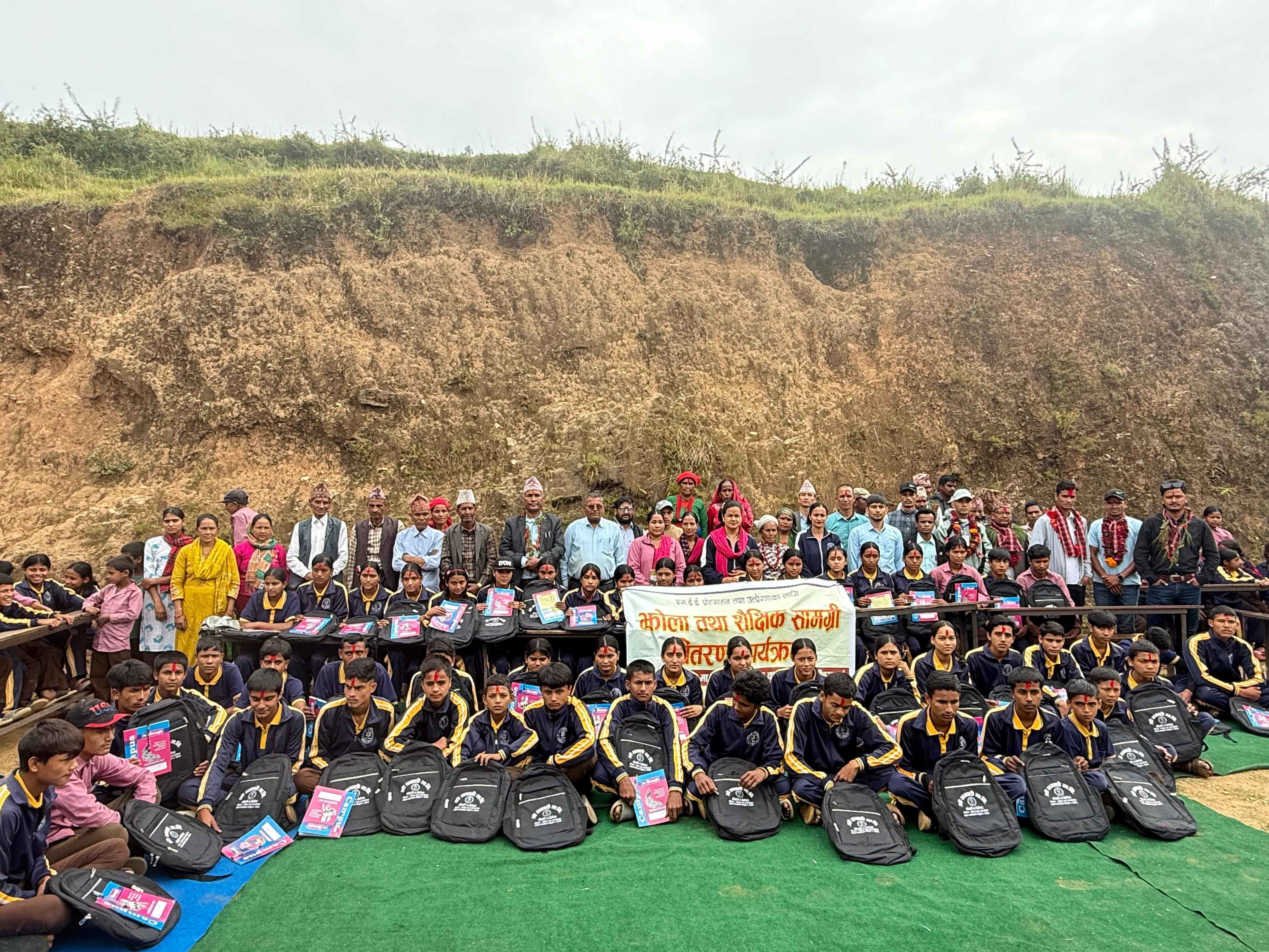 मानेन्द्र चन्द फाउण्डेसनद्वारा SEE दिएका विद्यार्थीलाई शैक्षिक सामग्री वितरण; जेठ ३० गते ज्वाला माविमा दोस्रो चरणको सम्मान कार्यक्रम हुँदै